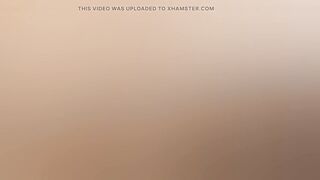 Granny macht beine breit um dem Jungen Hengst ne Chance zu geben