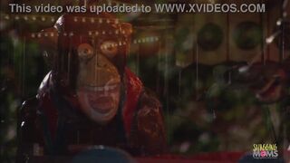 Stud meets a playgirl and screws her in an amusement park