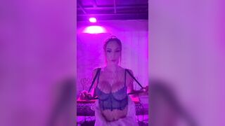 Italian mother I'd like to fuck Artemisia Love smokin' a cigarette outside