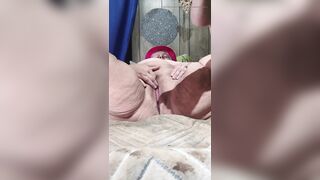 Fingers on Hawt Moist Twat