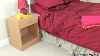 UK gilf Josie and her bushy fanny are a continuing source of joy. Bonus movie: British gilf Georgie Stockings.