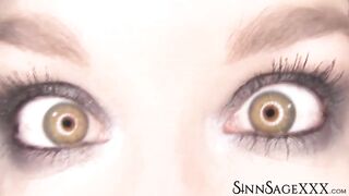 Pleasing Gaze Close Disclose