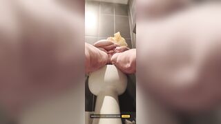 In the Public Shitter That babe Cums on Top