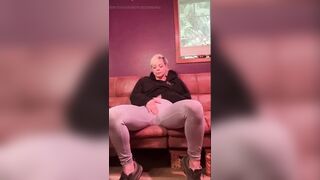 Twat play in leggings