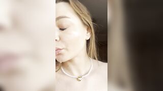 Soaked lips leak as that babe groans softly ????