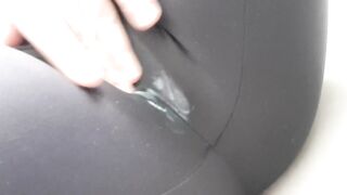 Creamy NZ vagina squirts throughout tights