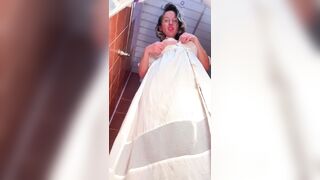 BIZARRE WETTING SESSION FEATURING PEESTELLA