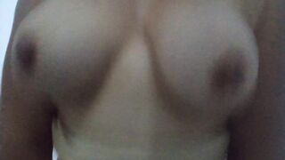 Mira como saltan mis tetas