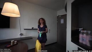 Une femme de ménage française mother I'd like to fuck au cul parfait, surprise en educate de se masturber et Défoncée en anal par un client de l'hôtel !!!