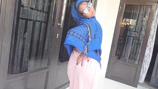 MARVELOUS GAL FINGERING HER CUNT THIS BABE HAS DEEPEST CUNT