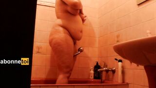 caméra de voyeur dans la salle de bain maman amatrice swingermc