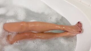 mother I'd like to fuck having joy in the shower and washroom