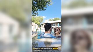 big beautiful woman Pair Love to Giving a kiss the Pool!