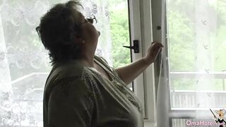 OMA PASS - OmaHotel 2 very old and very corpulent grannies